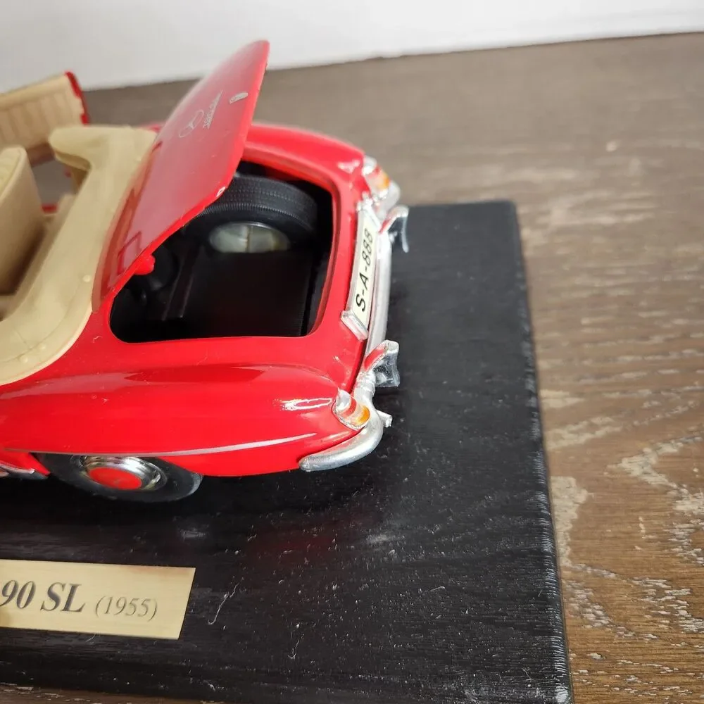 Maisto Red 1955 Mercedes Benz 190SL 1:18 Diecast Car # 31824 With Box and Stand